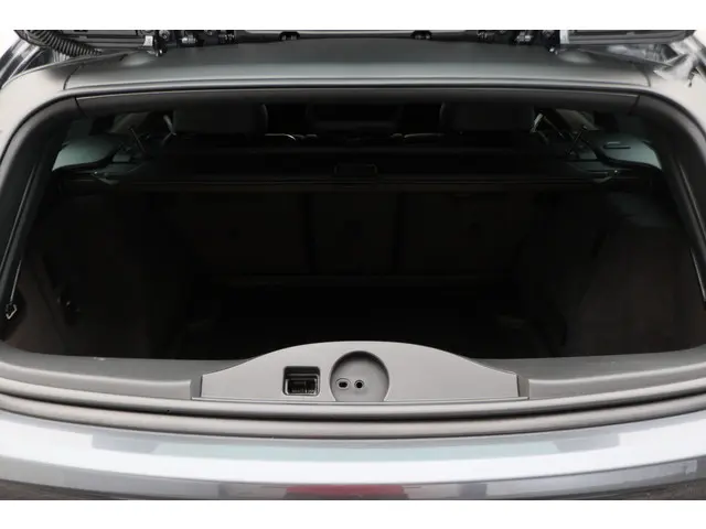 BMW 3 Serie Touring 335i High Executive 2014 Benzine 17