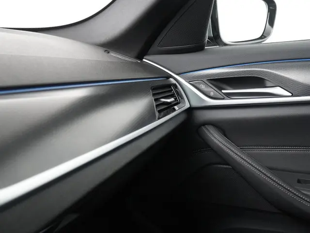 BMW 5 Serie Touring 530e xDrive 2024 Hybride Benzine 23