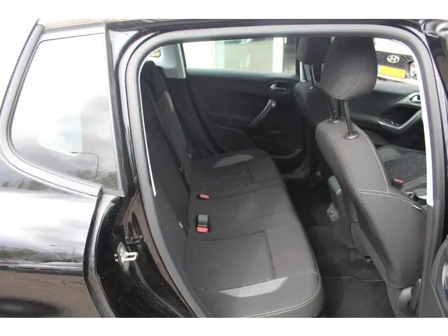 Peugeot 2008 1.2 PureTech Active//AUTOMAAT!! 2018 Benzine 17