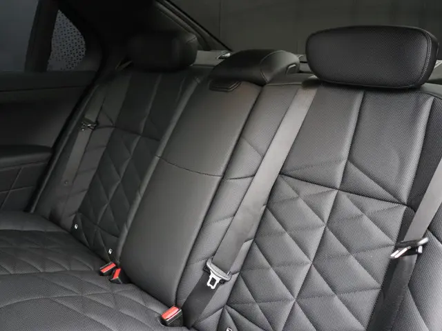 BMW 7 Serie 750e xDrive 2023 Hybride Benzine 44