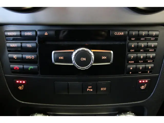 Mercedes-Benz GLK 200/ 57.000km!/ Xenon/ 2015 Benzine 18