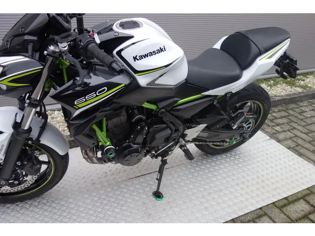 Kawasaki Z650 ABS 2020 Benzine 18