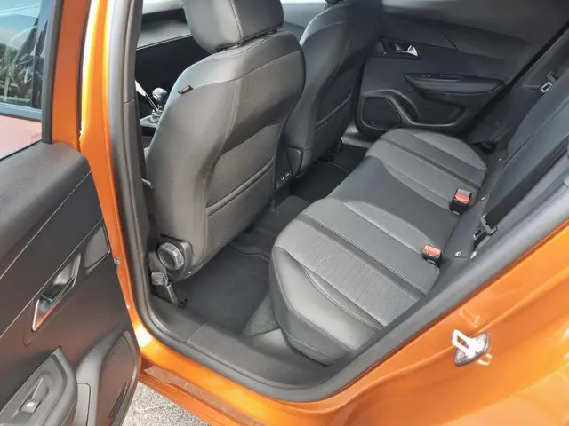 Peugeot 2008 1.2 PureTech Allure 2023 Benzine 13