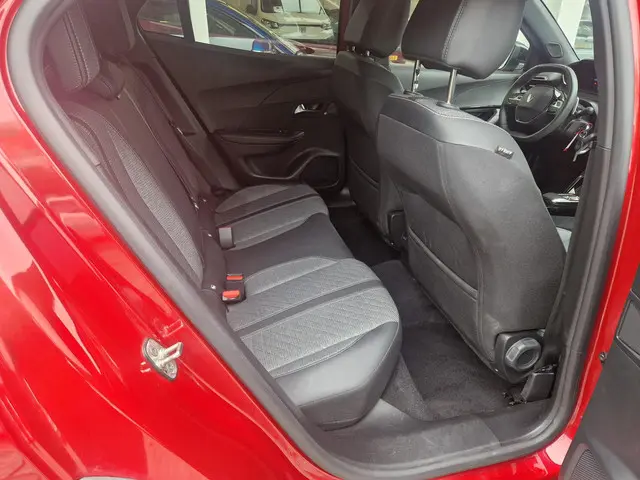 Peugeot 2008 1.2T 130pk Automaat Allure 2024 Benzine 12