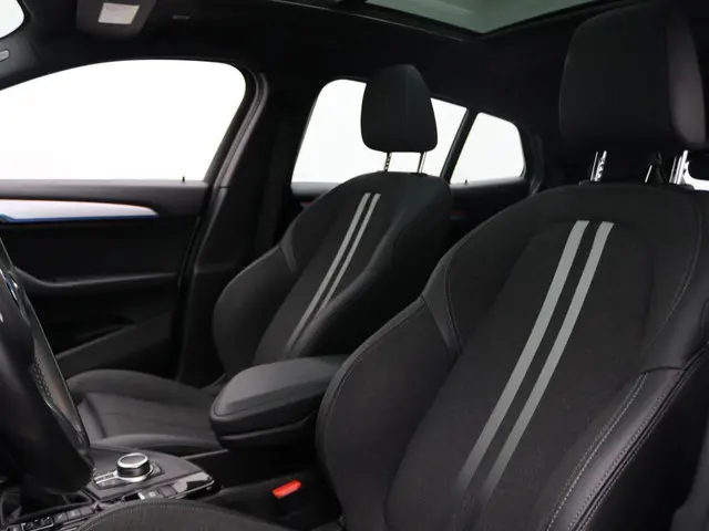 BMW X2 xDrive25e 2023 Hybride Benzine 8