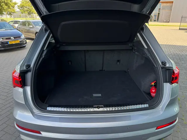 Audi Q3 35 TFSI * Leder * 360 Camera * Keyless 2020 Benzine 52