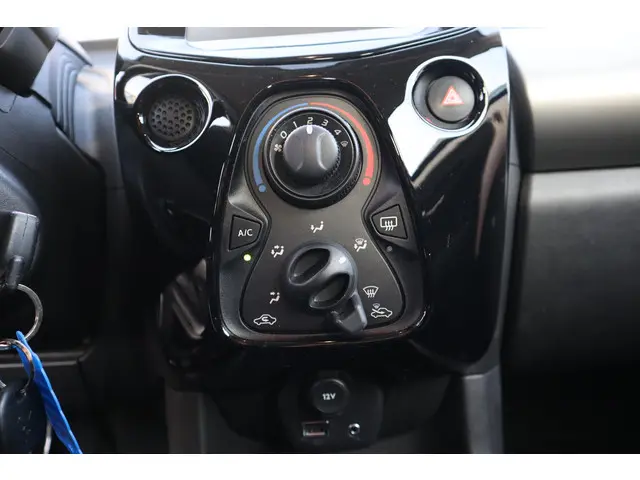 Peugeot 108 1.0 e-VTi ALLURE 2016 Benzine 12