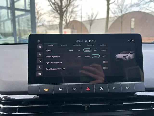 MG MG4 Electric Luxury 64 kWh 2024 Elektrisch 24