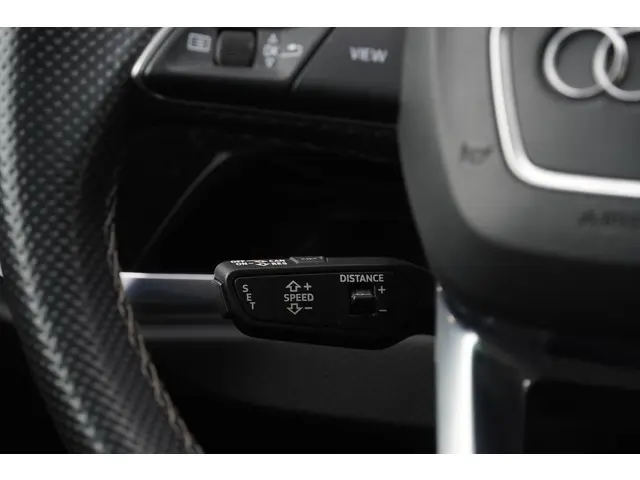 Audi Q3 45 TFSI e S edition 2021 Hybride Benzine 30