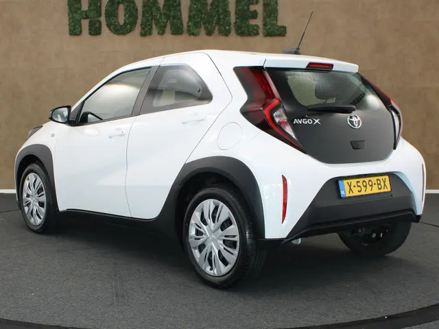 Toyota Aygo X 1.0 VVT-i MT Play 2023 Benzine 14