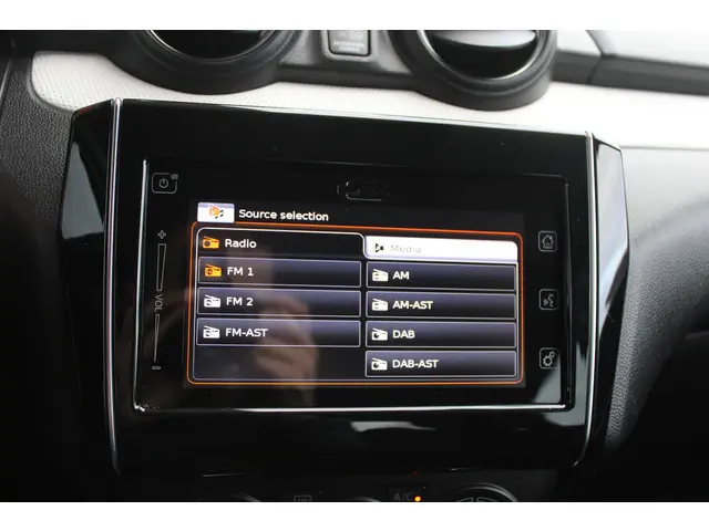 Suzuki Swift 1.0 Select 2018 Benzine 13