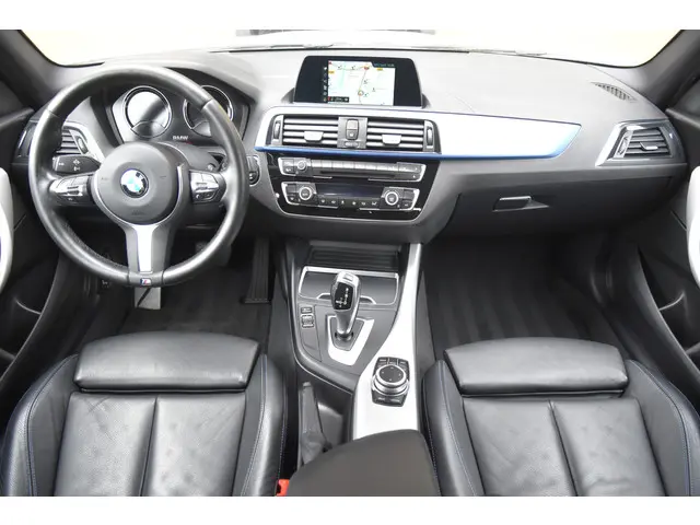 BMW 1 Serie 118i Executive 2018 Benzine 3