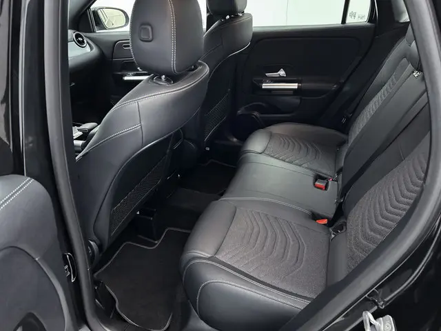 Mercedes-Benz GLA 250 e Luxury Line 2023 Hybride Benzine 16