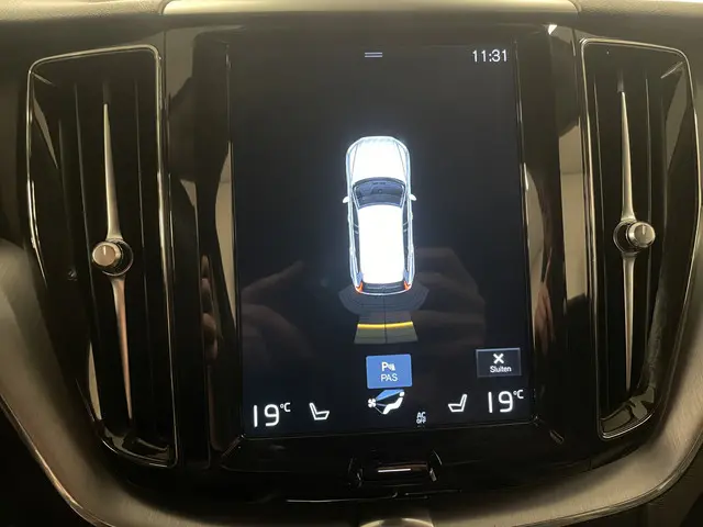 Volvo XC60 2.0 T5 250pk AUT8 AWD Momentum 2018 Benzine 24