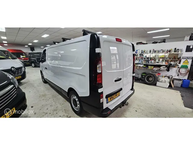 Nissan NV300 3