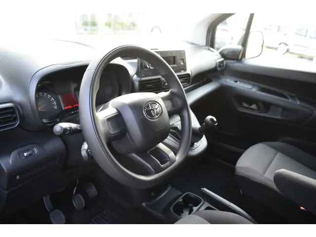 Toyota ProAce CITY 1.5 D-4D Cool Comfort 2020 Diesel 16