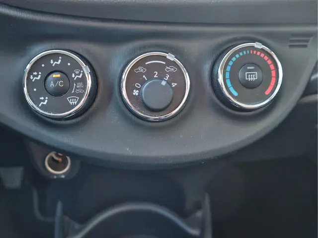 Toyota Yaris 1.3 VVT-i Dynamic 2012 Benzine 17