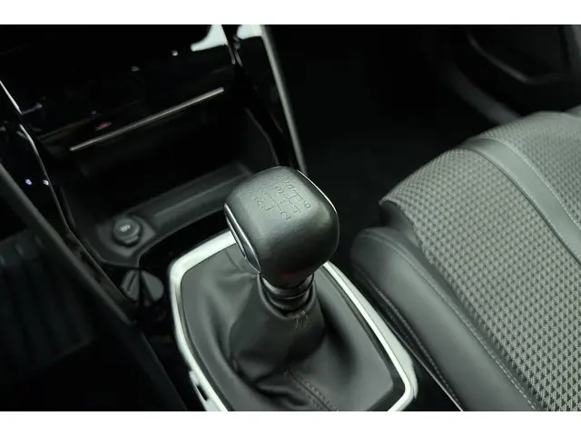 Peugeot 2008 1.2 PureTech GT-Line 2020 Benzine 18