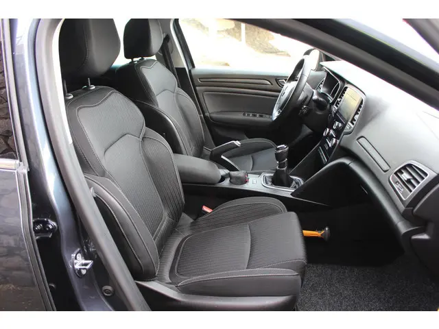 Renault Mégane Estate 1.2 TCe Limited 2018 Benzine 35