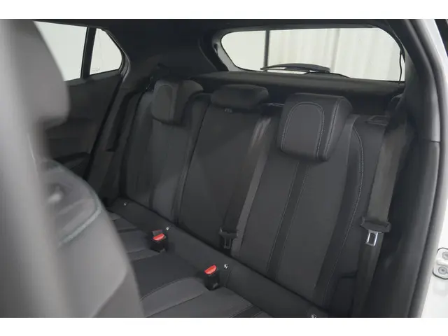Peugeot 2008 PureTech 130 EAT8 Allure 2023 Benzine 34