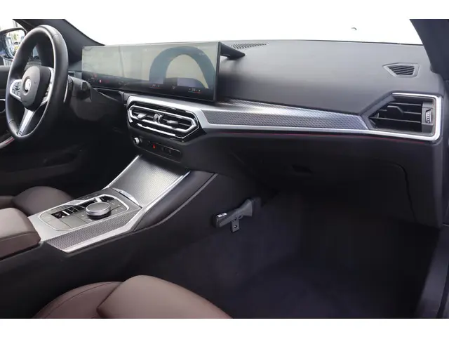 BMW 3 Serie Touring 318i 2024 Benzine 9