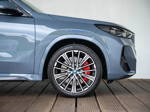 BMW X1 xDrive25e 2025 Hybride Benzine 6