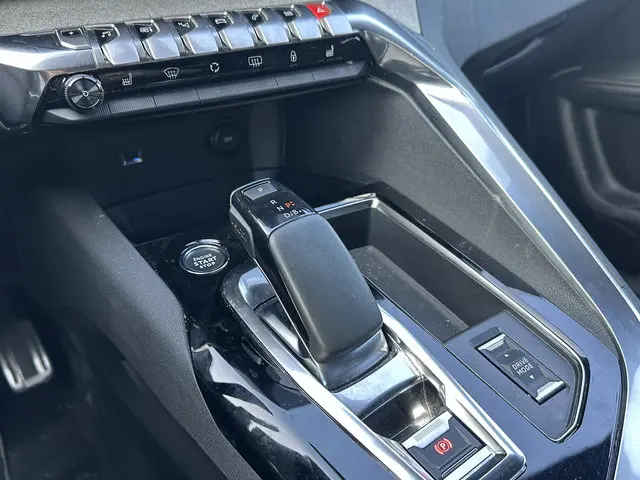 Peugeot 3008 1.6 HYbrid 225 GT 2022 Hybride Benzine 30