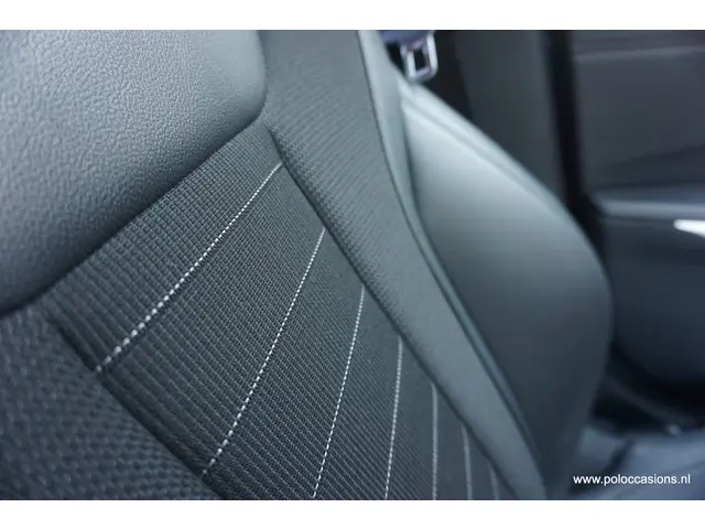 BMW 3 Serie Touring 318i 2021 Benzine 15