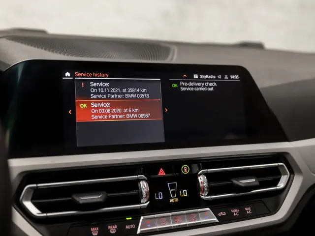 BMW 3 Serie 318i Executive Sportline 2020 Benzine 24