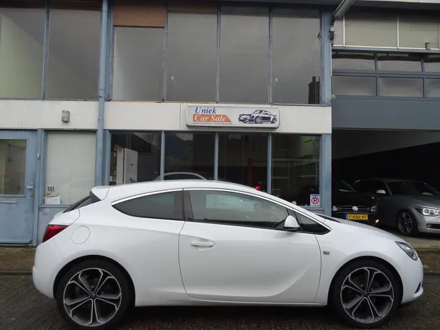 Opel Astra GTC 1.4 Turbo Sport 2012 Benzine 5