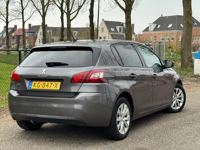 Peugeot 308 1.2 PureTech Style /Navi/Pano/Airco/ 2016 Benzine 3