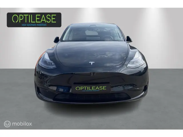 Tesla Model Y 2