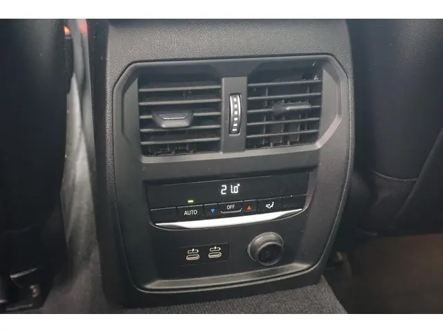 BMW 3 Serie 320i 2019 Benzine 21