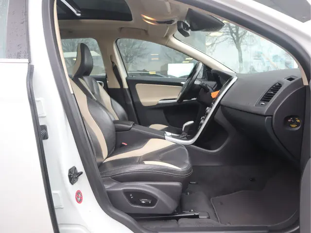 Volvo XC60 2.0 T5 R-Design 2013 Benzine 18