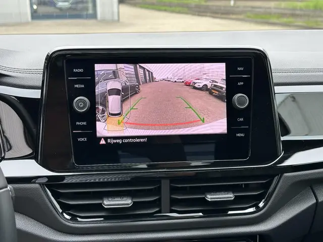Volkswagen T-Roc 1.5 TSI R-Line Business 2024 Benzine 30