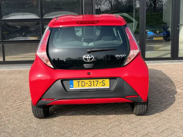Toyota Aygo 1.0 VVT-i x , Airco, Led, Zuinig 2016 Benzine 10