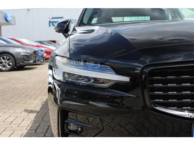 Volvo S60 2.0 B3 R-Design 2021 Benzine 11