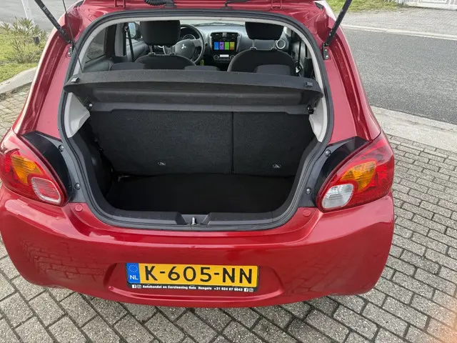 Mitsubishi Space Star 1.2 Intense+ 2013 Benzine 13