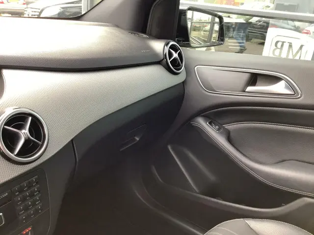 Mercedes-Benz B-Klasse 180 Ambition 2012 Benzine 24
