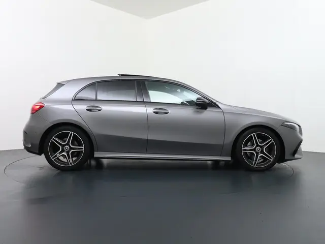 Mercedes-Benz A-Klasse 200 AMG Line 2023 Benzine 8