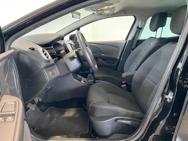 Renault Clio 0.9 TCe Limited NL-auto 96dkm 2017 Benzine 4