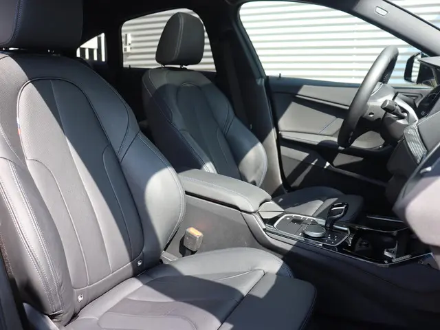 BMW 2 Serie Gran Coupé 220i 2024 Benzine 8
