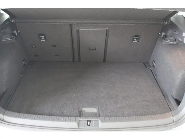 Volkswagen Golf 1.0 TSI Comfortline 2018 Benzine 4