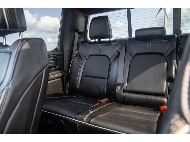 Dodge Ram 1500 5.7 V8 4x4 Crew Cab Limited 2024 Benzine 79