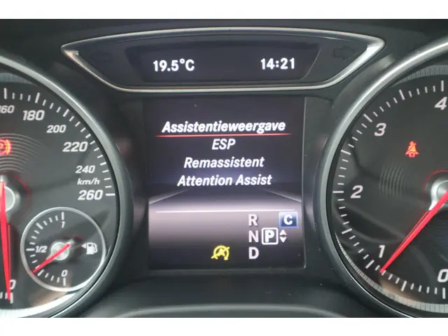 Mercedes-Benz CLA 180 d Lease Edition Plus 2016 Diesel 23