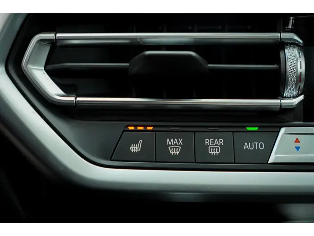 BMW X3 xDrive30e 2022 Hybride Benzine 48