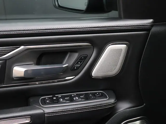 Dodge Ram 1500 5.7 V8 4x4 Crew Cab Limited 2020 Benzine 24