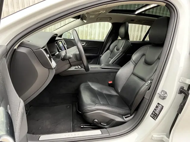 Volvo V60 2.0 B3 Business Pro 2020 Benzine 18