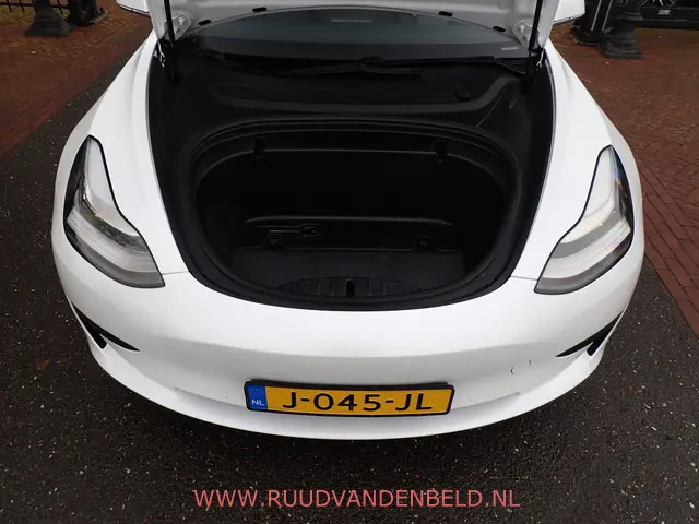 Tesla Model 3 SR+ 2020 Elektrisch 25