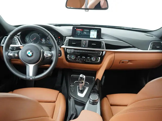 BMW 3 Serie 320i Luxury Edition 2019 Benzine